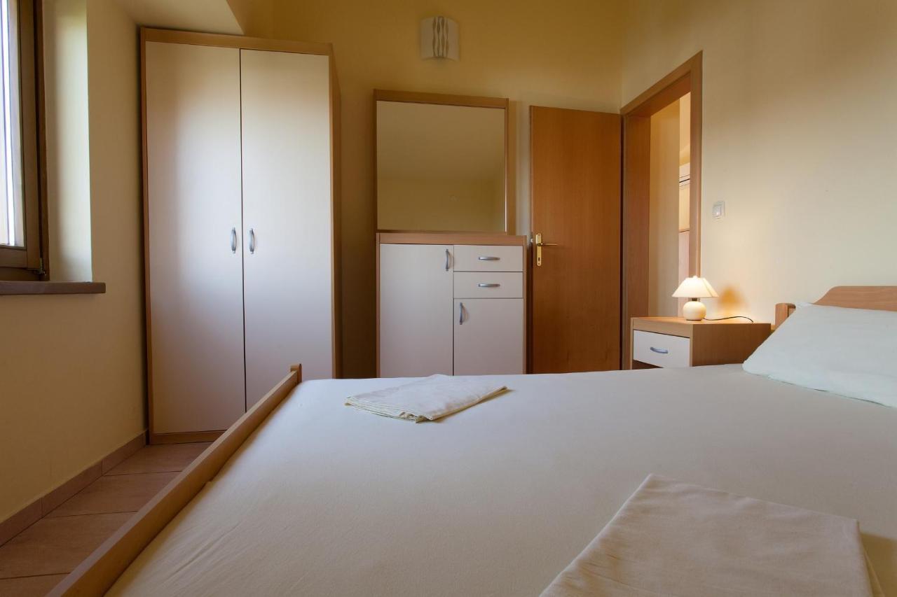 Apartman Vjekoslav Krk Town Eksteriør billede